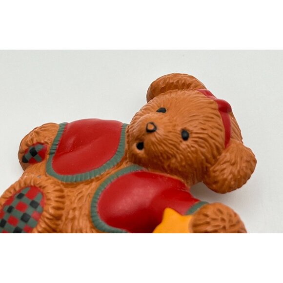 Vintage Hallmark Teddy Bear Brooch Pin Holding Christmas Star Retro 90s - Picture 6 of 6
